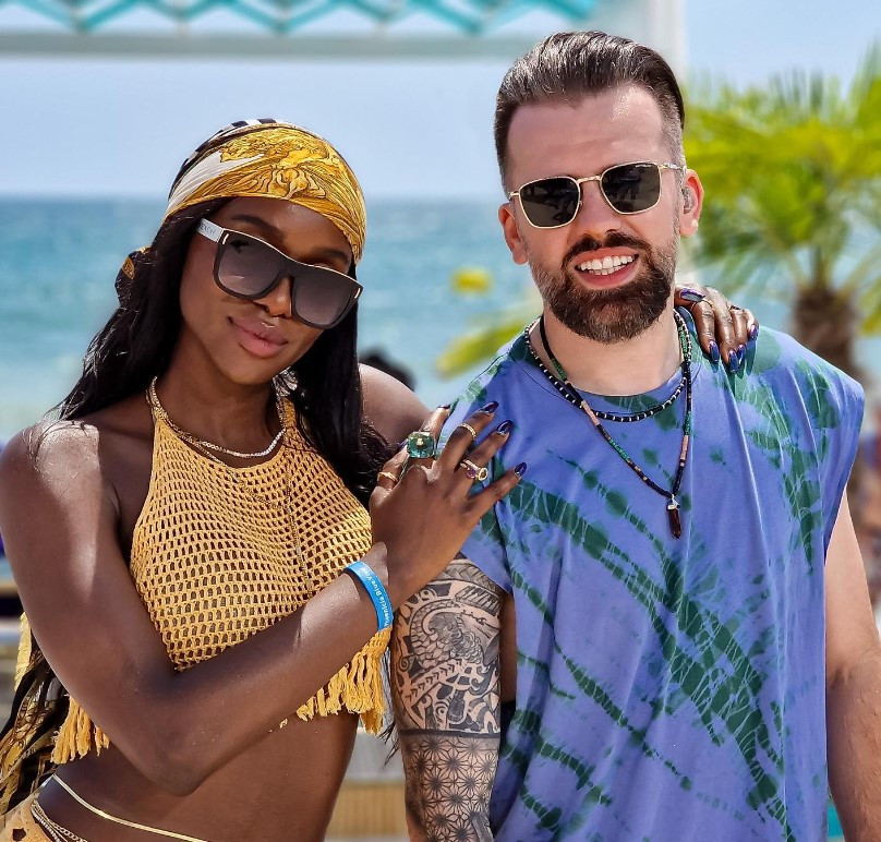 Naomi Hedman, la un pas de a-l prinde pe Florin Ristei pe picior greșit. Ce mesaje a găsit în contul cântărețului