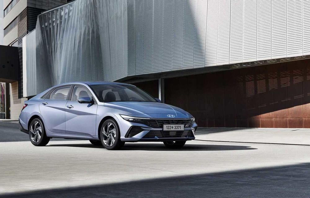 Hyundai Elantra facelift: cheie digitală și cameră de bord integrată