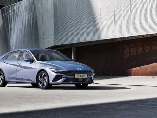 Hyundai Elantra facelift: cheie digitală și cameră de bord integrată