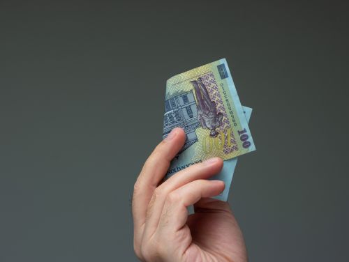 Paște 2023: angajații vor prime, nu cadouri