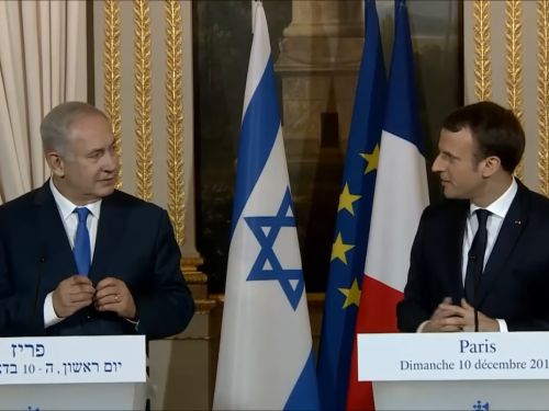 Emmanuel Macron se întâlnește cu Netanyahu la Tel Aviv. Liderul Franței vrea un „armistiţiu umanitar”