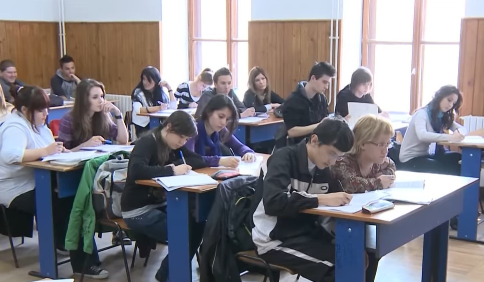 Vacanța de iarnă a elevilor s-ar putea prelungi, dacă profesorii nu primesc bani în plus de la 1 ianuarie. „Se poate face o grevă”