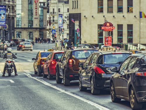 O nouă taxă pentru mii de șoferi care vor să circule pe drumurile din România. Legea intră în vigoare peste două săptămâni