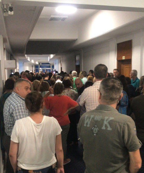 Protest la Finanțe. Manifestanții ameninţă că blochează salariile bugetarilor: în minister, venitul mediu e 6.000 de lei, iar șefii au și aproape 17.000 de lei