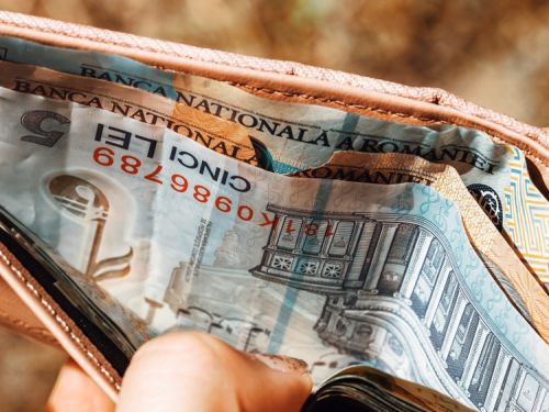 Pachetul de taxe și impozite pregătit de Guvern are o problemă. Analiștii: măsurile sunt cu dublu-tăiș