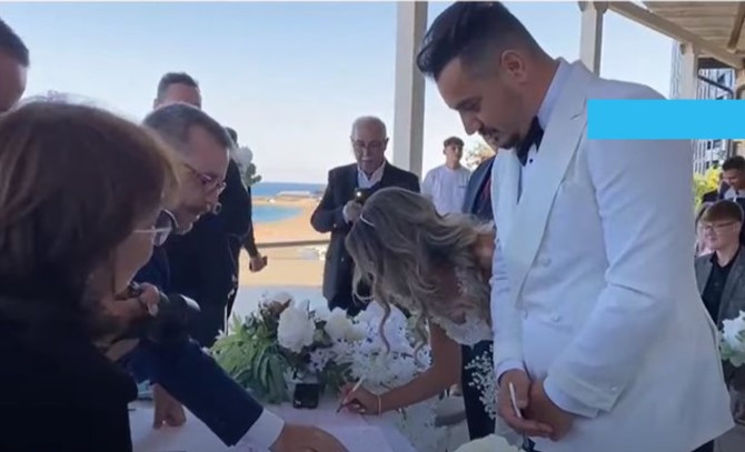 Bursucu și Andreea, nuntă cu peste 350 de invitați. Ea a purtat o rochie realizată de Cătălin Botezatu