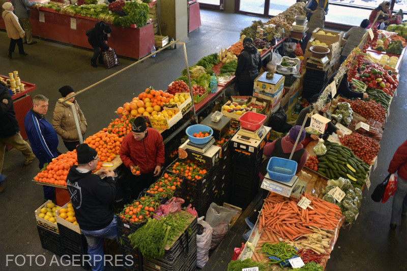 Alimentele de bază, mai scumpe ca în Vest. Cu cât costă mai mult mâncarea în România, față de media UE