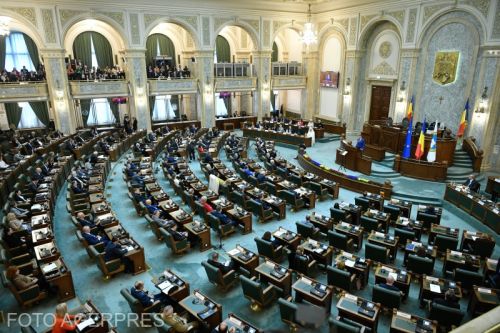 Parlamentul României adoptă sistemul hibrid în contextul campaniei electorale