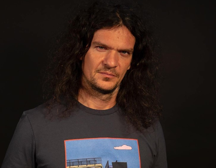 Tudor Chirilă, indignat după ce o fană l-a pozat în metrou. „#lipsădeeducație”