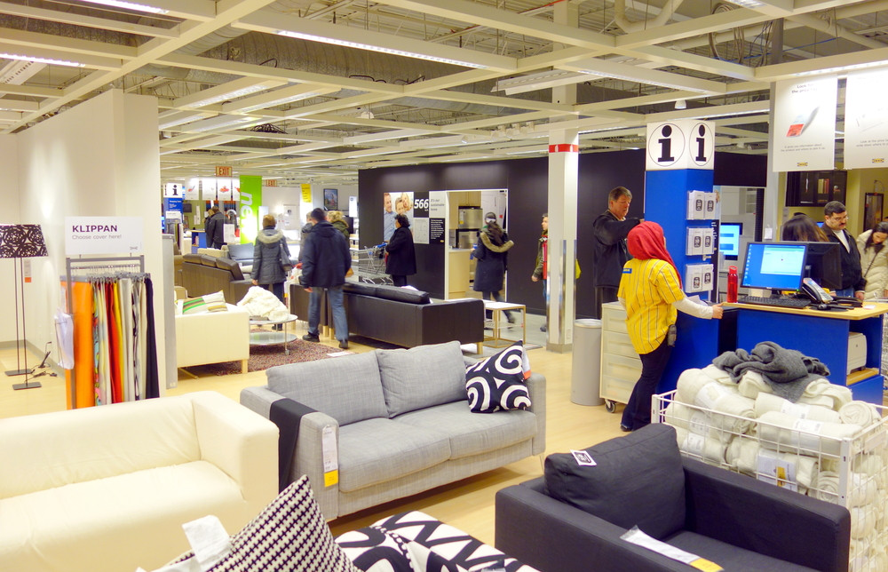 Scandalul salariilor IKEA: cât se câștigă în România și cât în Spania, dar și cum a stabilit compania salariile la Timișoara