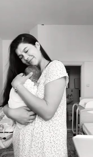Sora lui Culiță Sterp a născut pe cale naturală. Cum se va numi fiul ei: „Sunt cea mai fericită mamă”