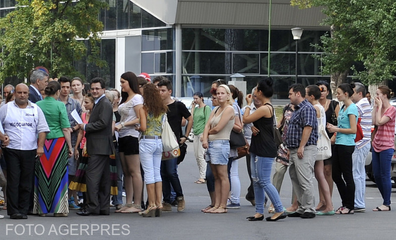 Facultatea care bate orice record: se bat 40 pe un loc. Un candidat a luat 10 la examen, deși la BAC a avut nota 5 la Matematică