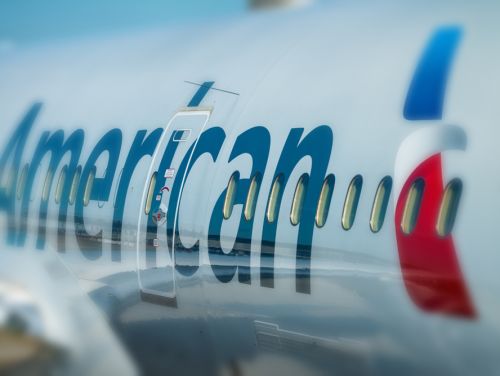 Incident grav în aer: tentativă de deschidere a ușii avionului în zbor, zborul American Airlines întors de urgență