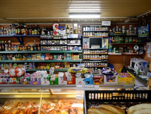 Prețuri mai mici la raft: Guvernul vrea soluții, coaliția aduce neînțelegeri, analiștii avertizează