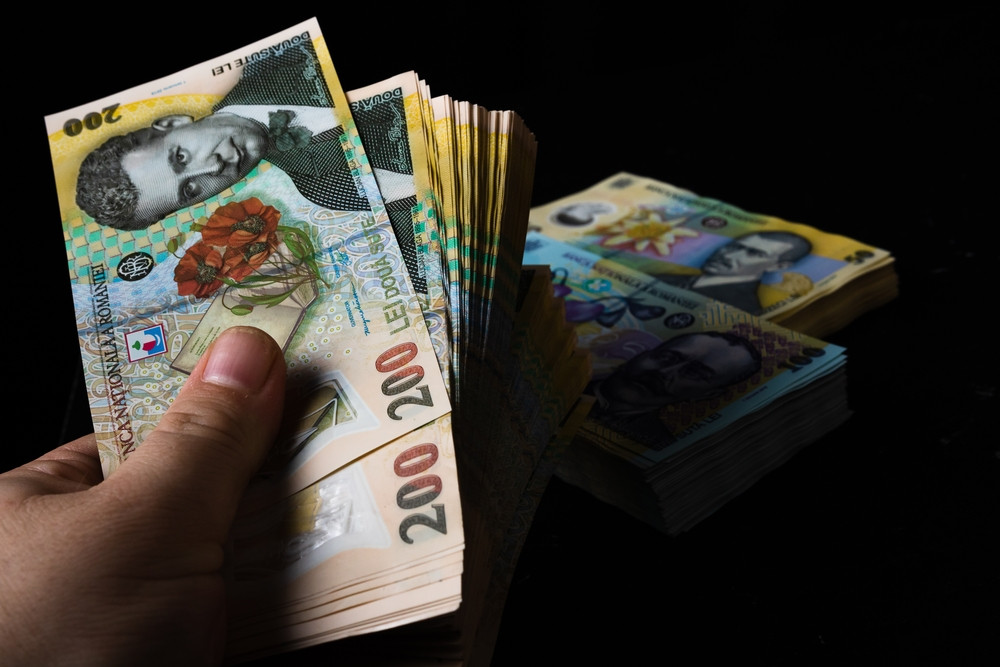 Salariu minim pe economie crește de la 1 octombrie. Este o majorare de 10%