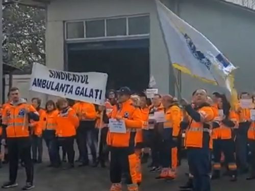 Ambulanțierii din toată țara au început greva după votul pentru noua lege a pensiilor