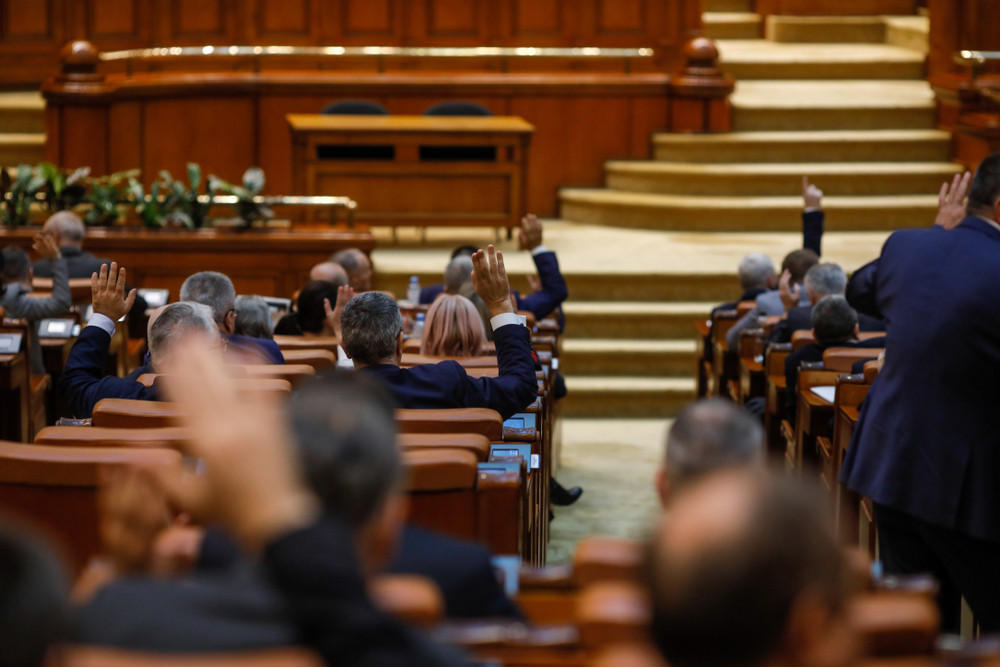 Guvernul propune ca fugarii condamnați să suporte costurile aducerii lor în țară