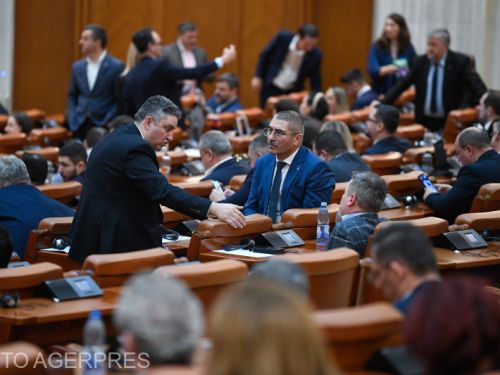 Surse: Parlamentul se va reuni săptămâna viitoare pentru eliminarea pensiilor speciale ale parlamentarilor. Rămâne în analiză proiectul privind interzicerea cumulului pensiei cu salariul