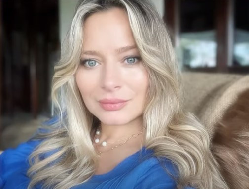 Laura Cosoi, primele declarații după ce a anunțat că este gravidă pentru a patra oară: „Am inima plină”