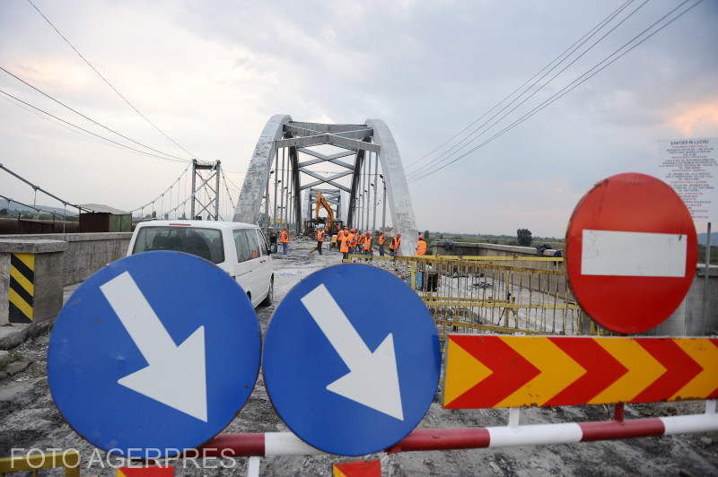 Podul-capcană din Brașov. De 6 ani, birocrația pune în pericol o mulțime de vieți