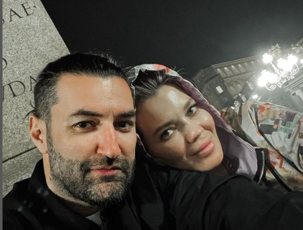 Smiley și Gina Pistol, ajutor în creșterea lui Josephine. Părinții artistului se mută aproape de ei