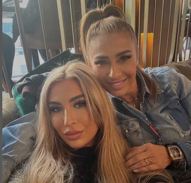 Anamaria Prodan i-a dat replica Alinei Greavu, după ce a criticat-o: „Nu te inflama, că înflorește părul verde”