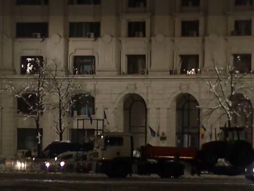 Cum a eșuat marele miting din București. Singurul protestatar prezent în Piața Constituției era chiar organizatorul