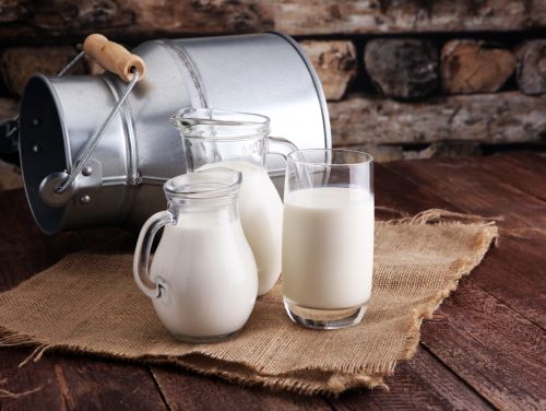 Câte calorii au diferitele tipuri de lapte (vacă, oaie, capră)? Care este mai indicat pentru consum?