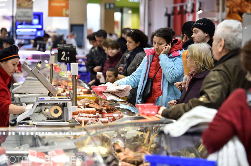 Economiștii critică plafonarea prețurilor: Ordonanța ieftinirii alimentelor de bază a Guvernului ar putea aduce, de fapt, scumpiri. Consiliul Concurenței vorbește și de o penurie