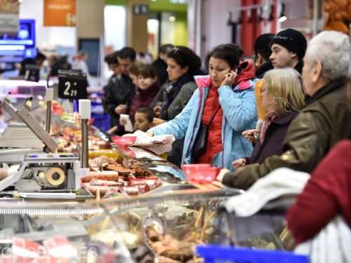 Economiștii critică plafonarea prețurilor: Ordonanța ieftinirii alimentelor de bază a Guvernului ar putea aduce, de fapt, scumpiri. Consiliul Concurenței vorbește și de o penurie
