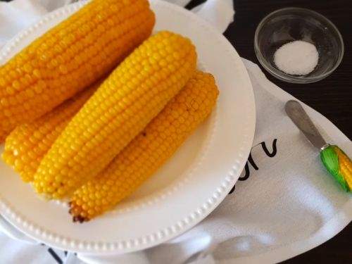 Câte calorii are porumbul fiert? Îl putem consuma atunci când suntem la dietă?