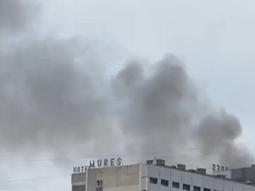 Incendiu la un hotel din Băile Felix. Turiștii au fugit din hotel pe scara exterioară a clădirii