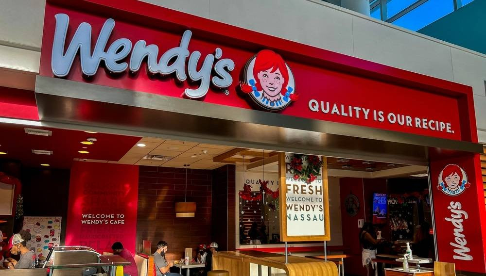 Wendy’s aduce o premieră în România: ce surprize pregătește gigantul fast-food?