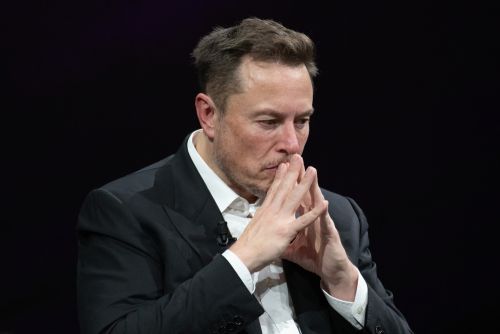 Elon Musk sugerează o pace negociată pentru Ucraina în contextul avansului rusesc