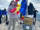 Cât costă geaca purtată de Klaus Iohannis în drumeția pe vârful Moldoveanu. Mulți români nu și-o permit