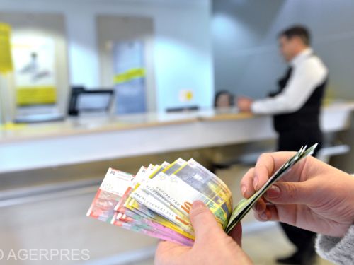 Schimbare majoră a băncilor din România. Atunci când vindem sau cumpărăm euro sau dolari, pierdem și câteva sute bune de lei