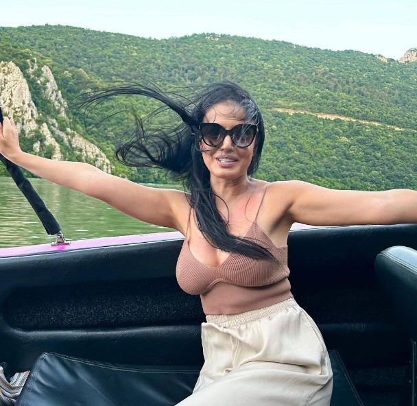 Andreea Mantea, decizie neobișnuită! Și-a lipit buletinul de mașină