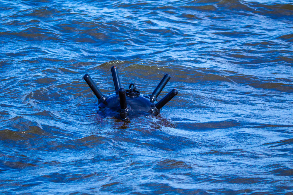 O mină marină a fost depistată de Garda de Coastă la 17 kilometri est de Sulina