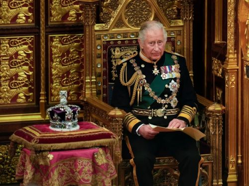 Regele Charles al III-lea participă la slujba de Paște în prima apariție publică după diagnosticul de cancer